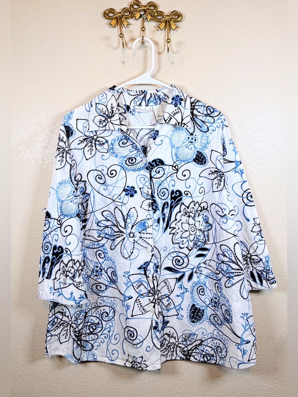 Kim Rogers White Button-Down Shirt with Blue and Aqua Floral Print. Size 16